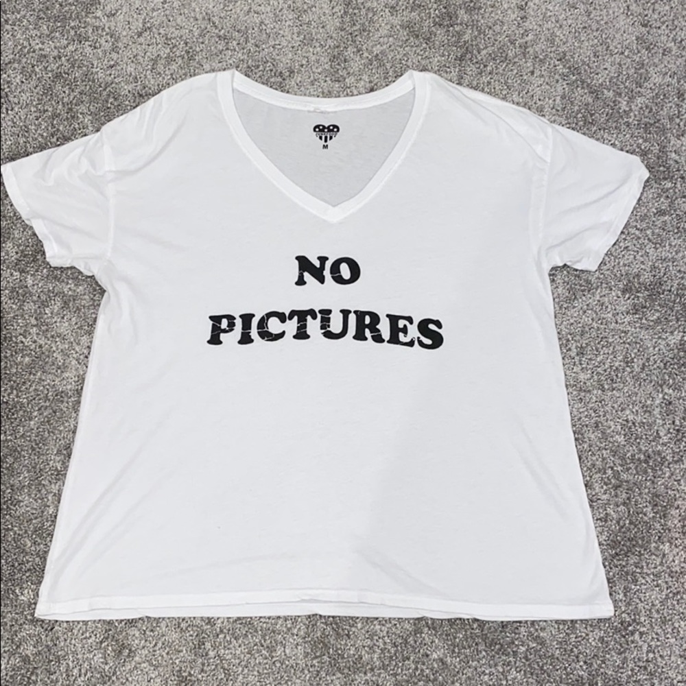 Junk Food “NO PICTURES” 📸  V-neck T-shirt